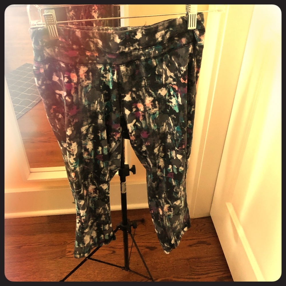 athletic Capri print leggings